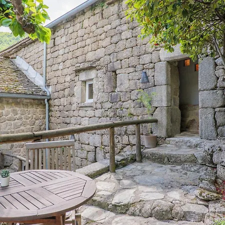 Les Terrasses De Montouret 3*